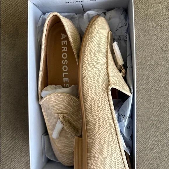 AEROSOLES Light Tan Textured Loafers Size 8 - Picture 4 of 4